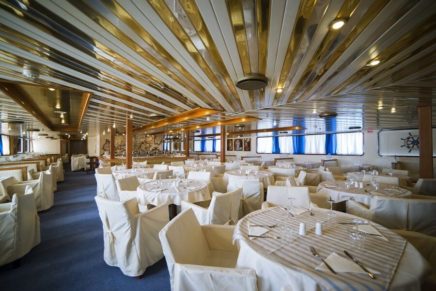 From Athens: Saronic Islands Full-Day Cruise with VIP Seats - What the onboard program adds