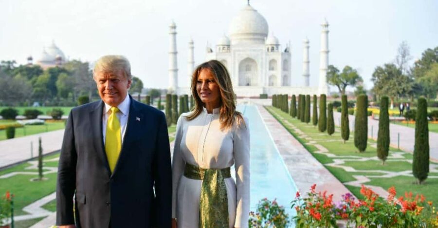 From Delhi: Deluxe Taj Mahal and Agra tour with Luxury Cars - Private guiding is the main personal touch