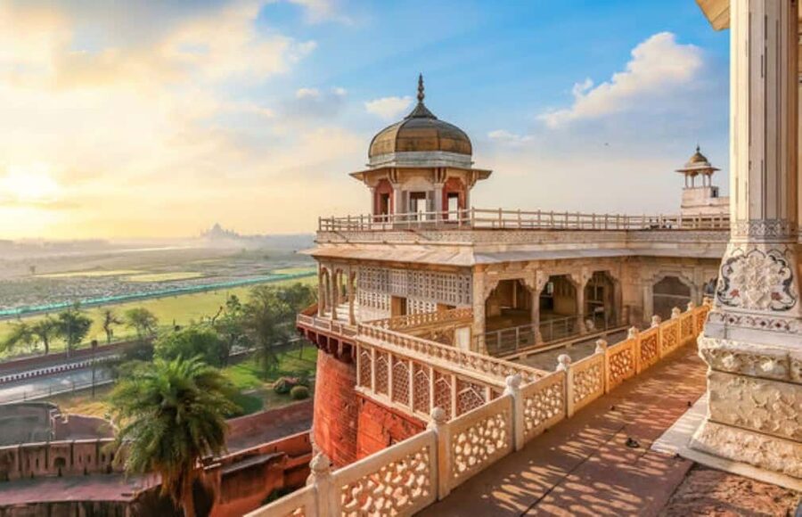 From Delhi Exclusive Taj Mahal Private Tour with Luxury Car - What the guides add to the day