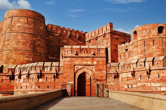 From Delhi : Luxury Taj Mahal Tour By Luxury Car- All Inclusive - Entering the Taj Mahal in Agra