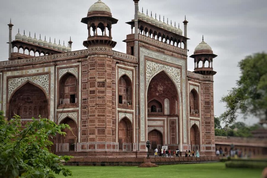 From Delhi: Private 2-Day Golden Triangle Luxury Tour - The long road from Agra to Jaipur