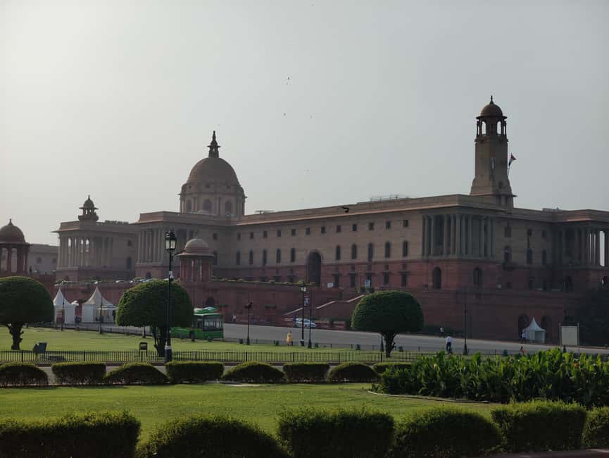 From Delhi: Private 4-Day Golden Triangle Luxury Tour - The car, driver, and group setup