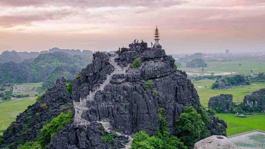 From Hanoi: 3-Day Luxury Tour Ninh Binh & Ha Long Bay Cruise - Mua Cave and the 500-step test