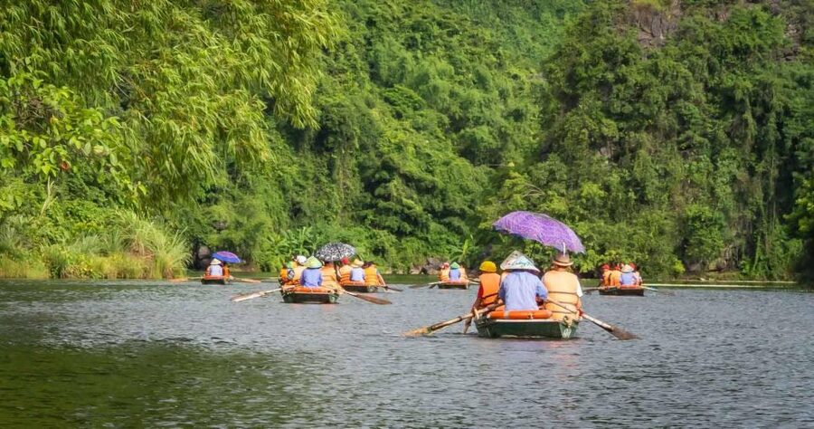 From Hanoi: 3-Day Luxury Tour Ninh Binh & Ha Long Bay Cruise - Day three: Dark and Bright Cave by kayak or bamboo boat