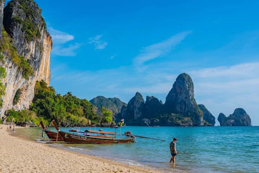 From Hanoi: Ha Long Bay 1 Day Tour With A Luxury Cruise - Luon Cave by kayak or bamboo boat