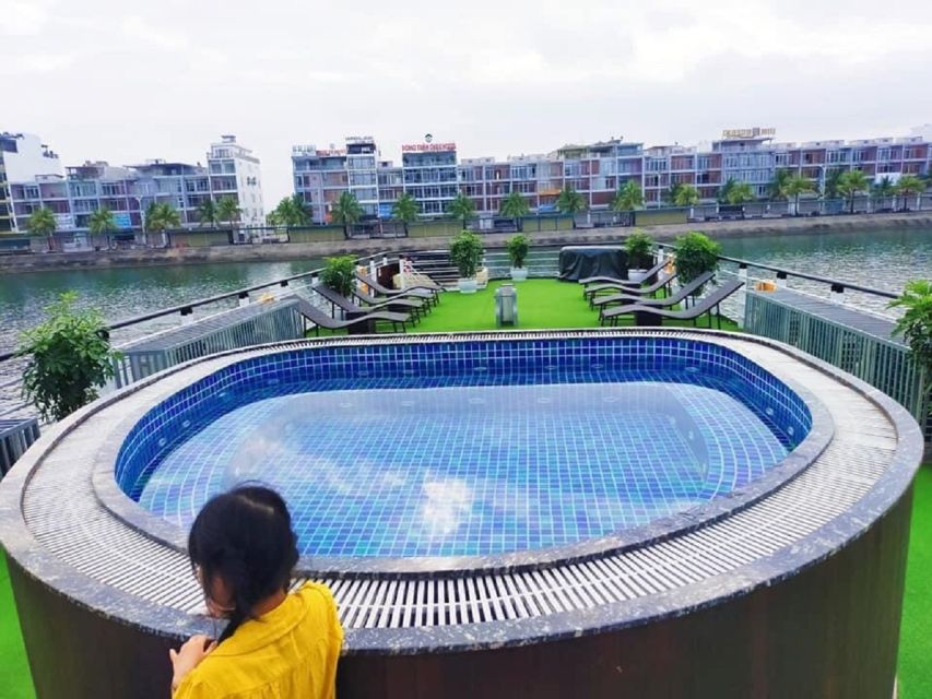From Hanoi: Ha Long Bay Luxury Cruise Day Tour with Jacuzzi - Kayaking or bamboo boating at Luon Cave