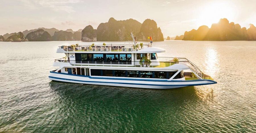 From Hanoi: Ha Long Bay Luxury Day Cruise with Buffet Lunch - Titop Island for a view or a swim