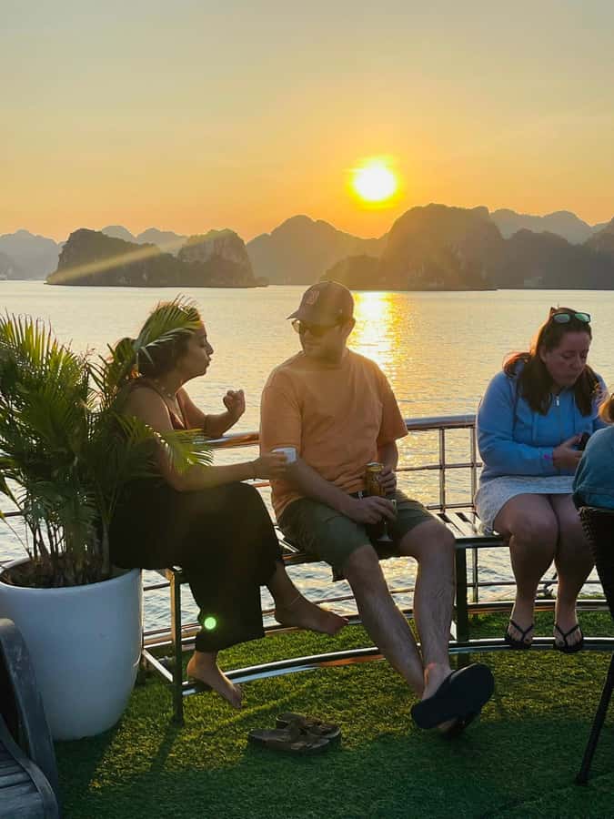 From Hanoi: Ha Long Bay Luxury Day Cruise with Food & Kayak - What the $26 price really includes
