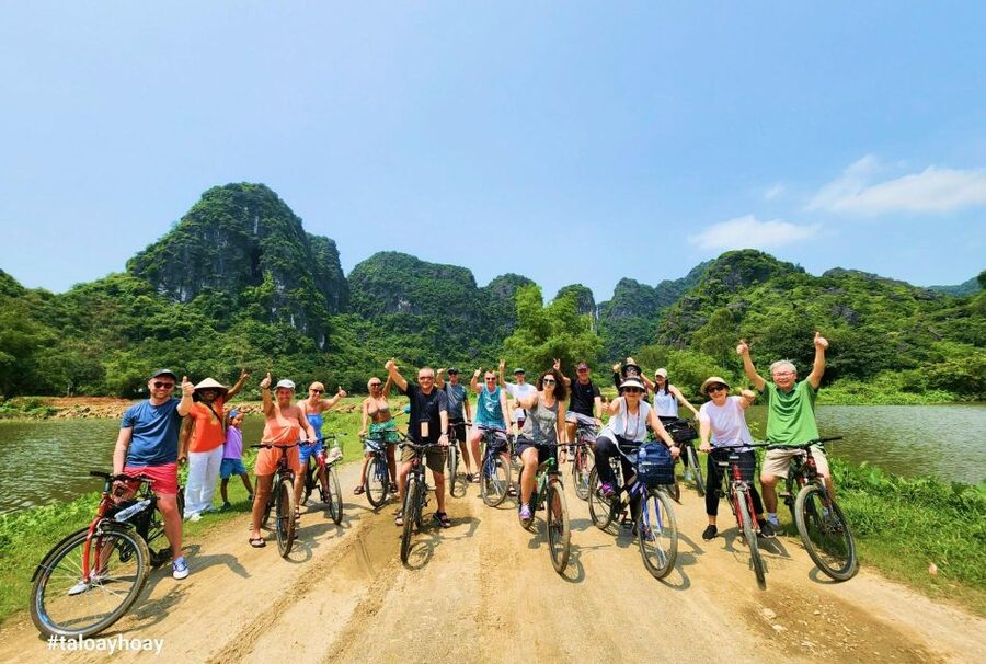 From Hanoi: Hoa Lu-Trang An-Mua Cave Luxury Trip w/Limousine - 11:45 lunch and local specialties