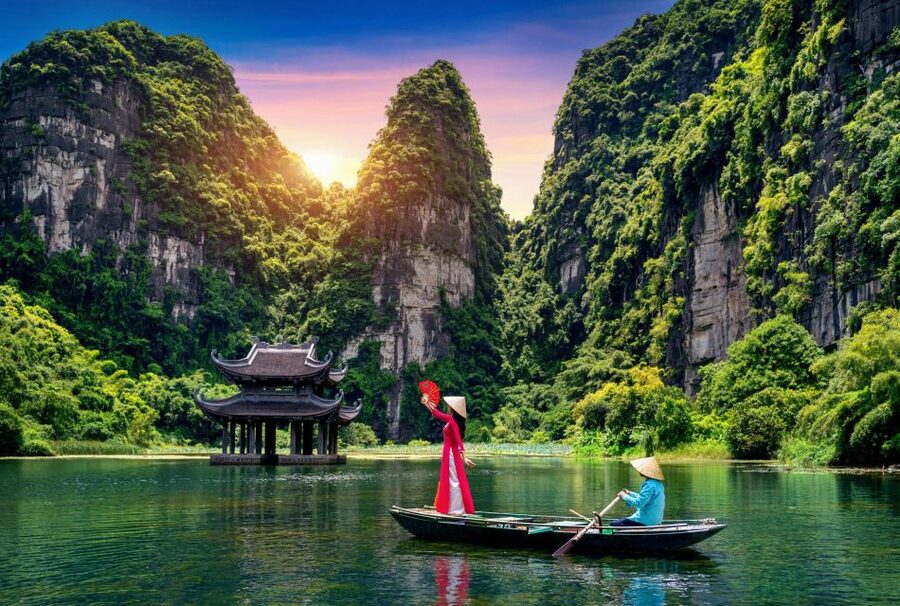 From Hanoi: Hoa Lu-Trang An-Mua Cave Luxury Trip w/Limousine - Hoa Lu and the temples of two kings