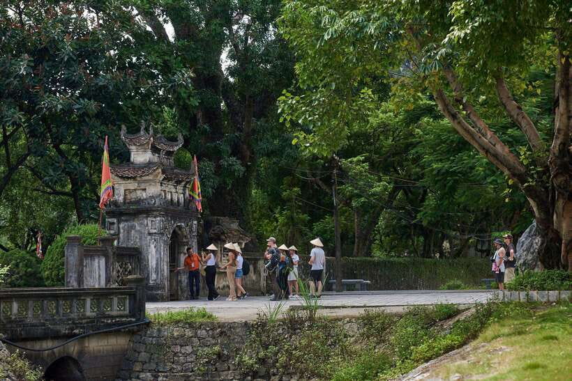 From Hanoi: Trang An, Hoa Lu & Mua Cave Full-Day Luxury Tour - Key points to know before booking