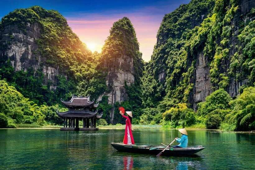 From Hanoi: Trang An, Hoa Lu & Mua Cave Full-Day Luxury Tour - Hoa Lu and the two 10th-century temples