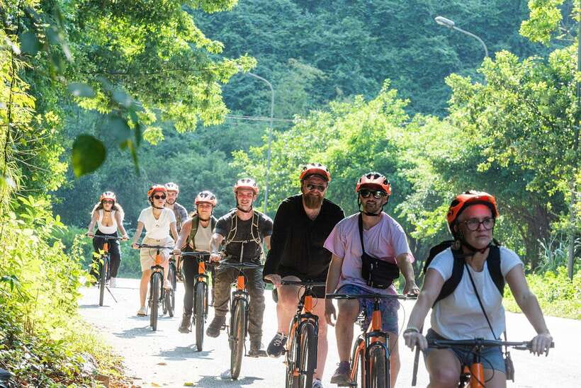 From Hanoi: Trang An, Hoa Lu & Mua Cave Full-Day Luxury Tour - Vietnamese lunch at a five-star restaurant
