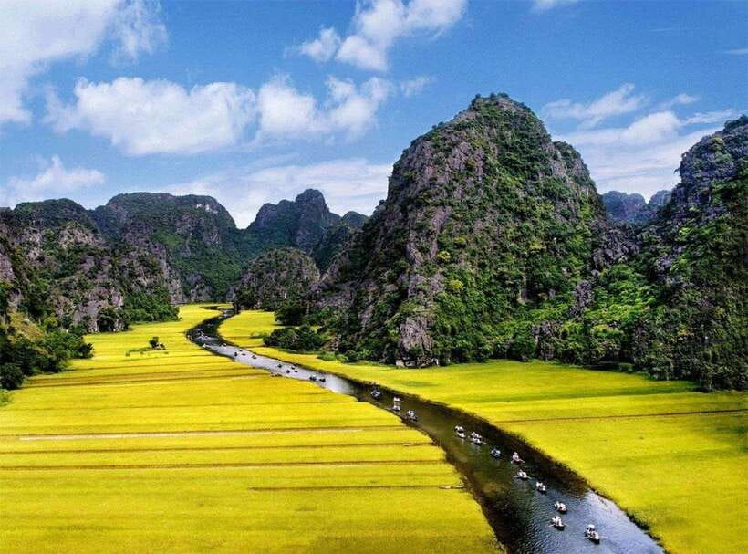 From Hanoi: Trang An, Hoa Lu & Mua Cave Full-Day Luxury Tour - Leaving Hanoi in a nine to eleven-seat limousine