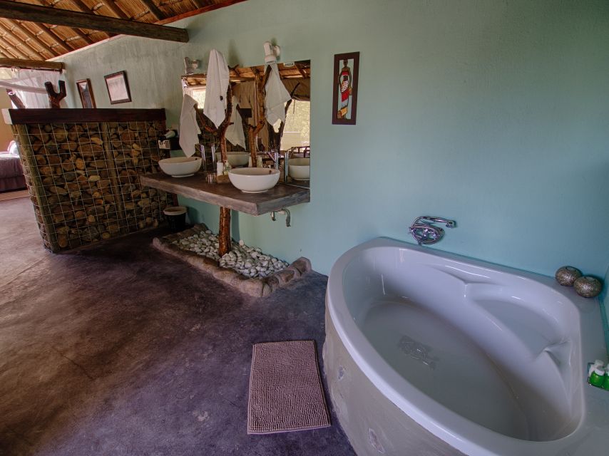 From Johannesburg: Kruger National Park 4-Day Luxury Safari - Day 2: The Olifants River bush walk