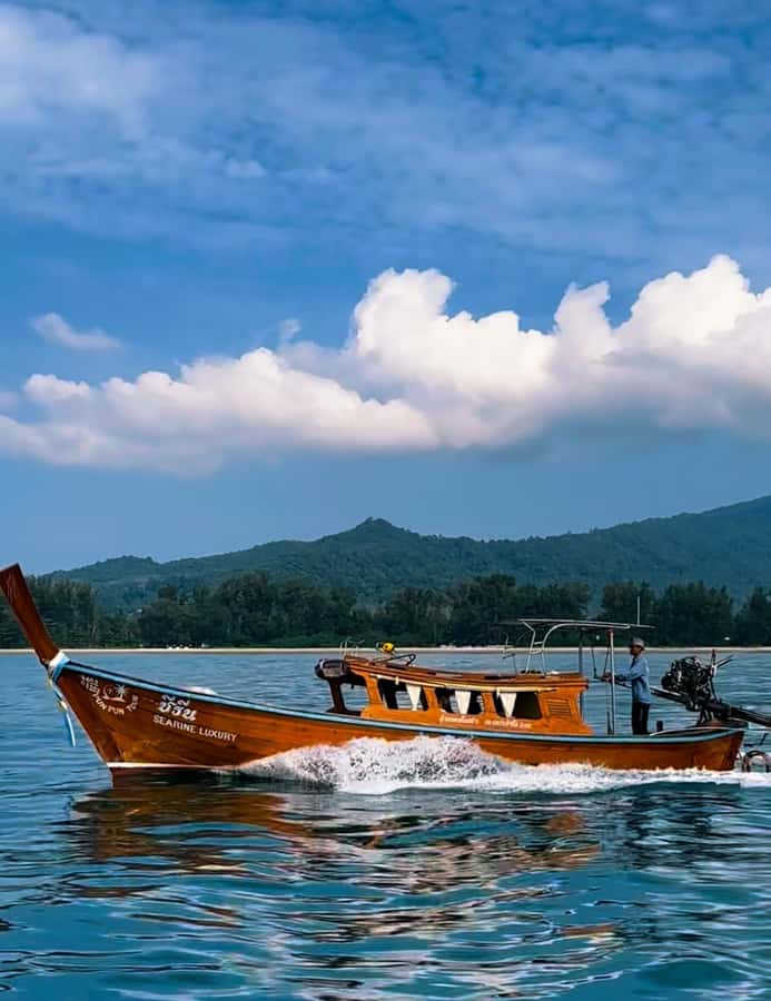 From Krabi : Private Luxury Longtail Boat - Railay Beach and the limestone cliffs