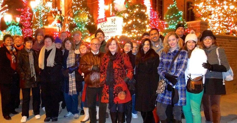From Manhattan: 4-Hour Christmas Lights Luxury Bus Tour - Midtown, Lower Manhattan, and the route south