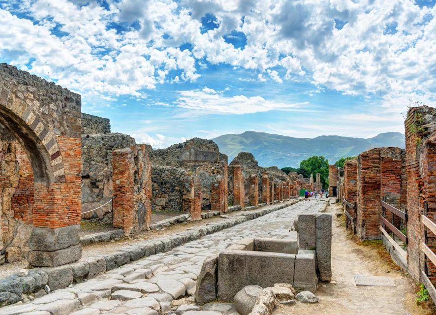 From Naples: Pompeii Ruins VIP Guided Tour - Why Pompeii works best with a guide
