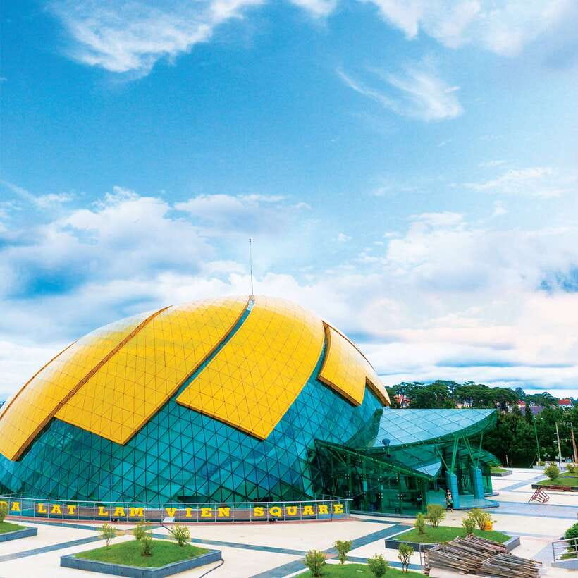 From Nha Trang: Best Seller Top Site Luxury Da Lat City Trip - Da Lat Market and the final shopping stop