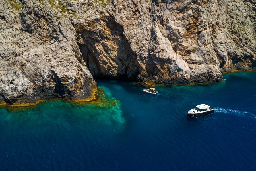 From Split: Blue Cave and Hvar Guided Tour by Luxury Boat - How the timing affects the day