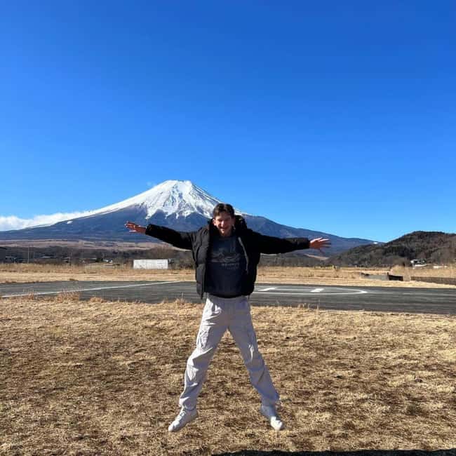 From Tokyo: Mt Fuji Private Day Tour In Luxury Land Cruiser - Oshino Hakkai and the water from Mt Fuji