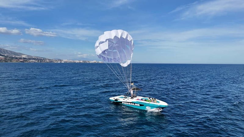 Fuengirola: Best luxury parasailing in Fuengirola - The safety briefing and equipment check