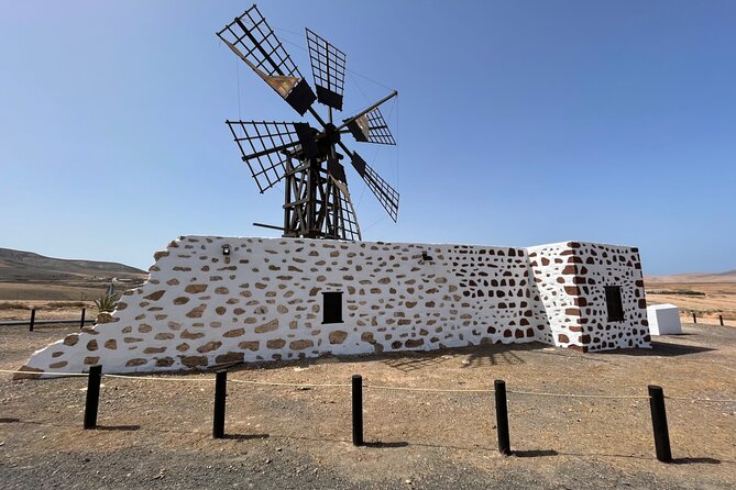 Fuerteventura: DISCOVER FUERTEVENTURA TOUR 7 hours max 8 people - History beyond the usual holiday route