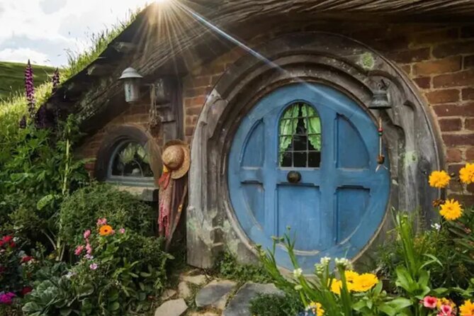 Full Day Customisable Tour with Driver & Luxury Car Unlimited Kms - Hobbiton for film fans and first-time visitors