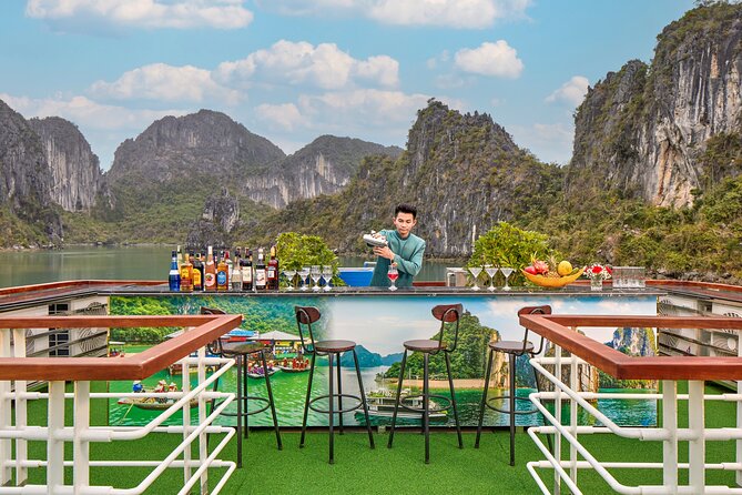 Full Day Halong Bay Luxury Limousine Bus & Buffet Lunch - The crowd question at Halong Bay