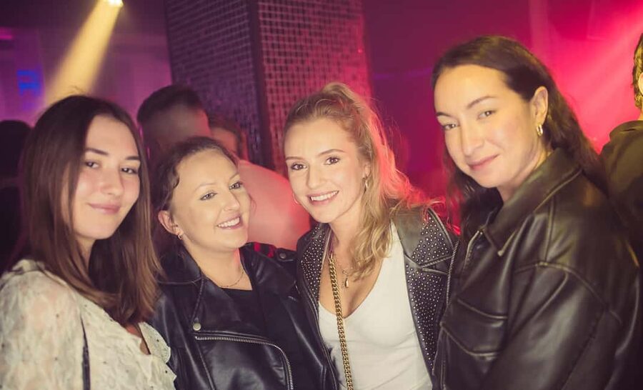 Fun explorers pub Crawl with 1 hour open bar and 3 VIP clubs - Key points to know before you book