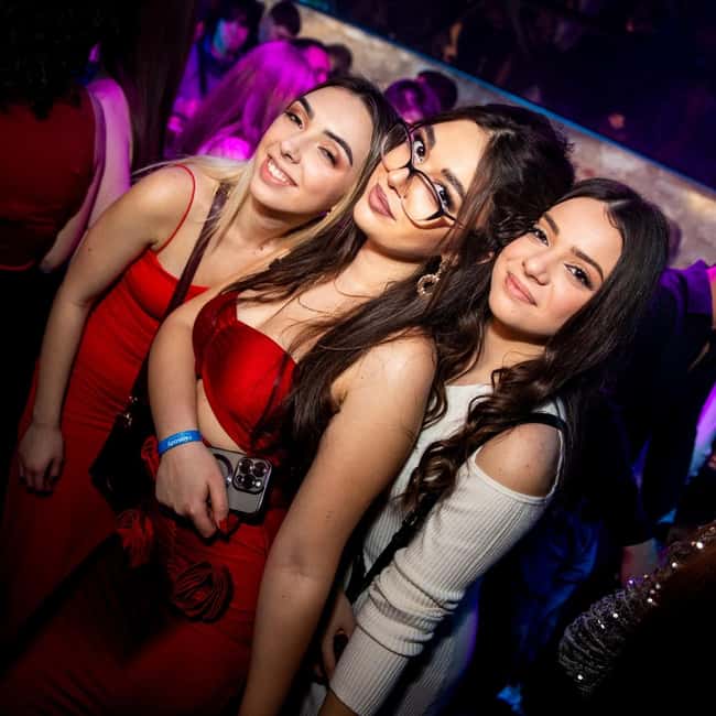 Fun explorers pub Crawl with 1 hour open bar and 3 VIP clubs - How to make the most of the crawl