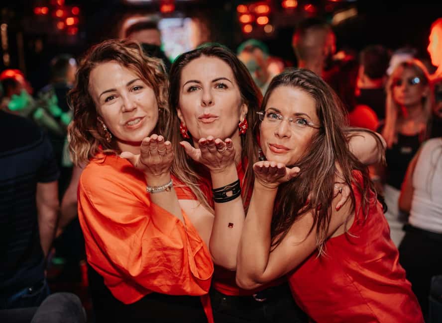 Fun explorers pub Crawl with 1 hour open bar and 3 VIP clubs - The first bar, welcome shots, and drinking games