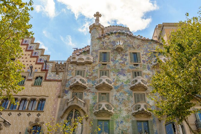 Gaudi Casa Batlló Pre Opening Tour &Skip-the-Line Sagrada Familia - Entering the Sagrada Familia in the morning