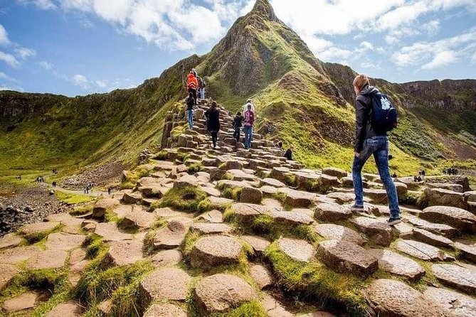 Giant's Causeway Tour from Belfast - Luxury Bus + Castles Tour - Guides, humor, and the value of live commentary