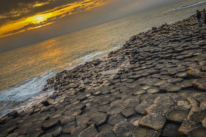 Giants Causeway Tour from Belfast + FREE Belfast Mural Tour - Bushmills whiskey and a practical lunch pause