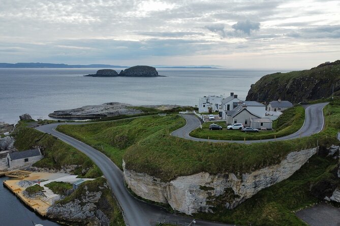 Giants Causeway Tour from Belfast in luxury 7 seater - Dunluce Castle above the sea