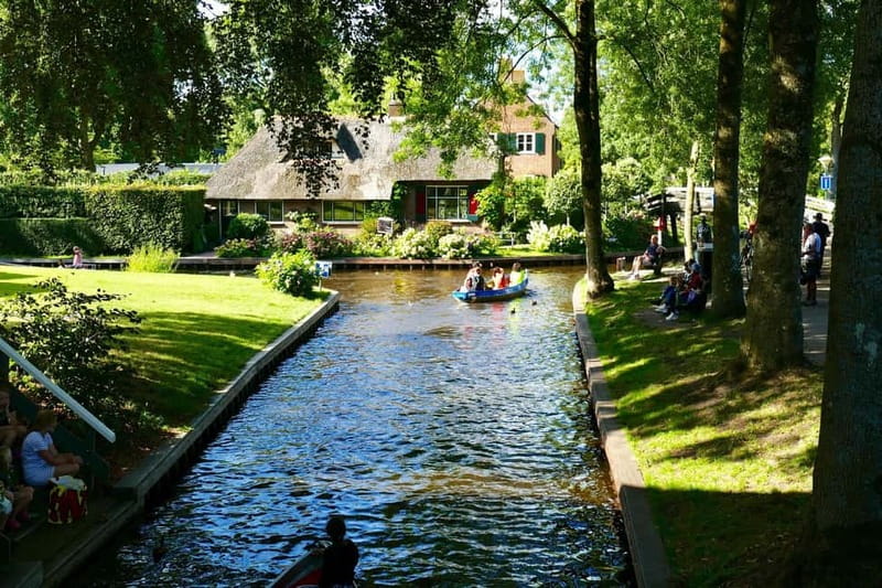 Giethoorn : Luxury Private open boat tour with local captain - Starting at Zuiderpad 14A