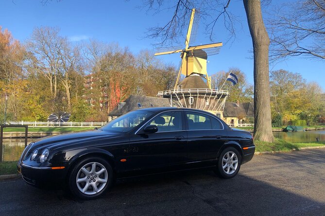 Giethoorn Private Tour Guide Giethoorn in luxury Jaguar S Type - A hands-on stop at De Koeienkade