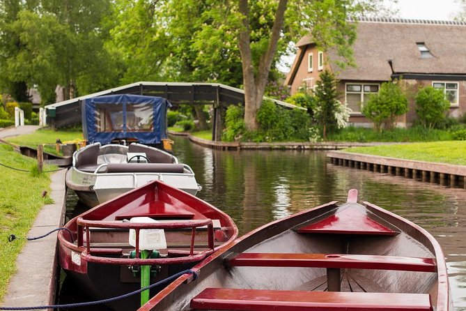 Giethoorn Private Tour Guide Giethoorn in luxury Jaguar S Type - Is $833.99 good value for up to four?