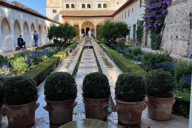 Granada : Alhambra Prestige Group Tour (VIP tickets included) - Key points to know before booking