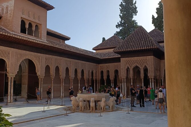 Granada : Alhambra Prestige Group Tour (VIP tickets included) - The Generalife gardens and summer palace