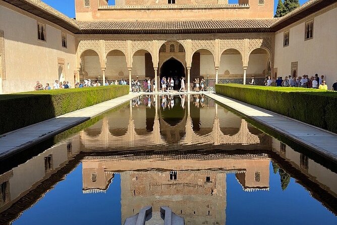 Granada : Alhambra Prestige Group Tour (VIP tickets included) - Meeting at Restaurante La Mimbre