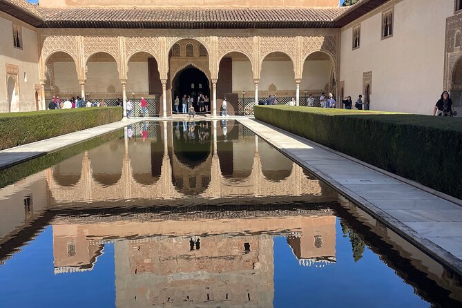 Granada : Private Alhambra Tour + Nazaries Palaces (VIP) - Cancellation and weather rules