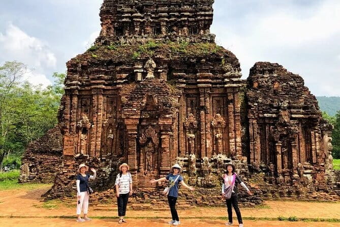 Guided Private Da Nang Luxury City Tour - The guide can make or break the experience