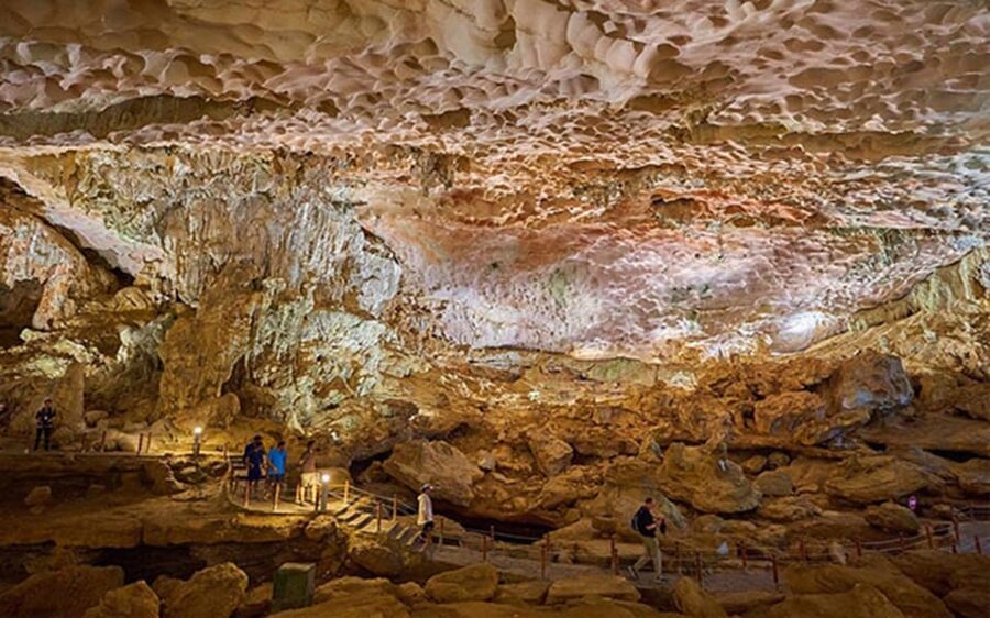 Ha Long 1 Day Luxury Small Group & Kayaking - Kayaking through Luon Cave