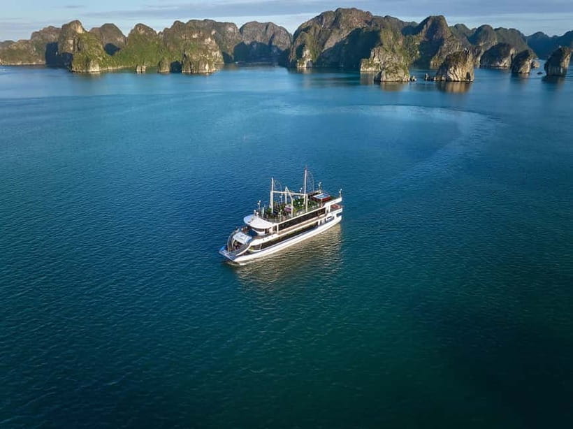 Ha Long Bay- Luxury Day Cruise, Lunch& Kayaking&Sunset party - Titop Island and its 300-step view