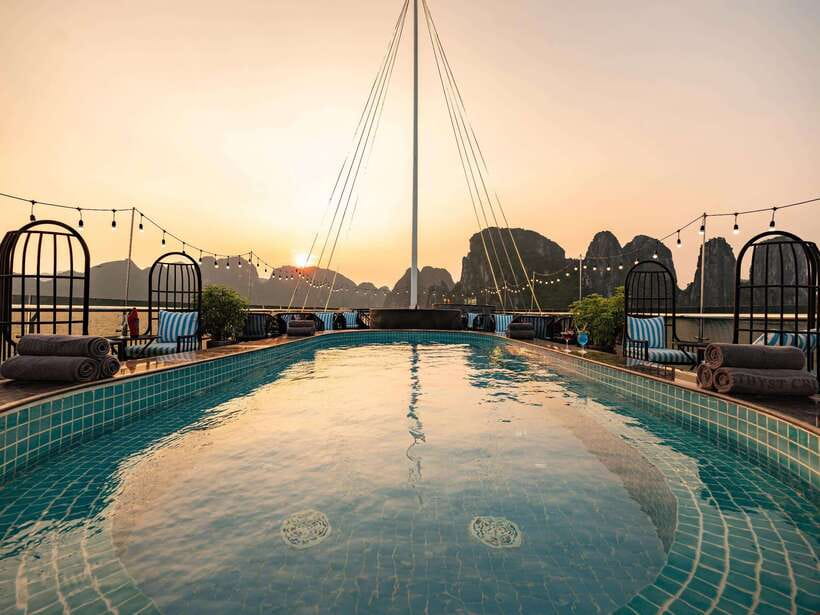 Ha Long Bay Luxury Full Day Cruise| Buffet & All Included - Titov Island and the steep viewpoint