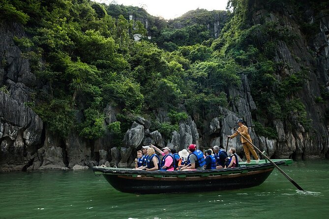 Halong Bay 3-day trip with Luxury Cruise - Meals and onboard comfort