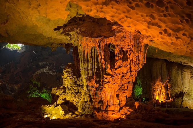Halong Bay Full Day with Kayaking, Hiking viewpoint, Cave - Deluxe To Luxury - Key points at a glance