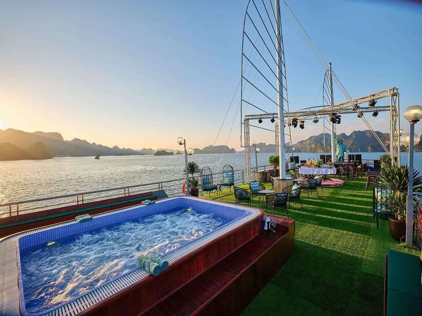 Halong Bay Luxury Cruise: Kayak&Swim,Cave, Party BEST SELLER - Who this Halong Bay cruise suits best